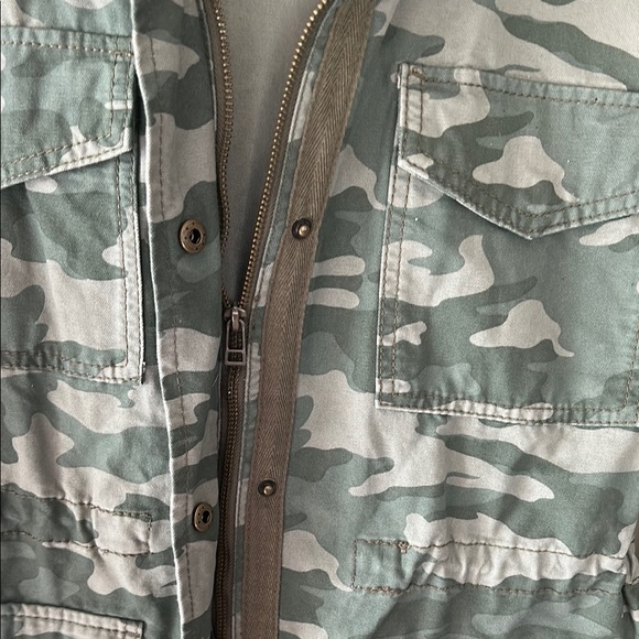 Universal Threads Camouflage Jacket - Picture 2 of 5